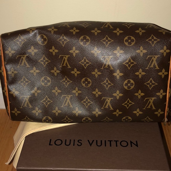 Louis Vuitton Authentic “Speedy 30” Handbag - Picture 6 of 7